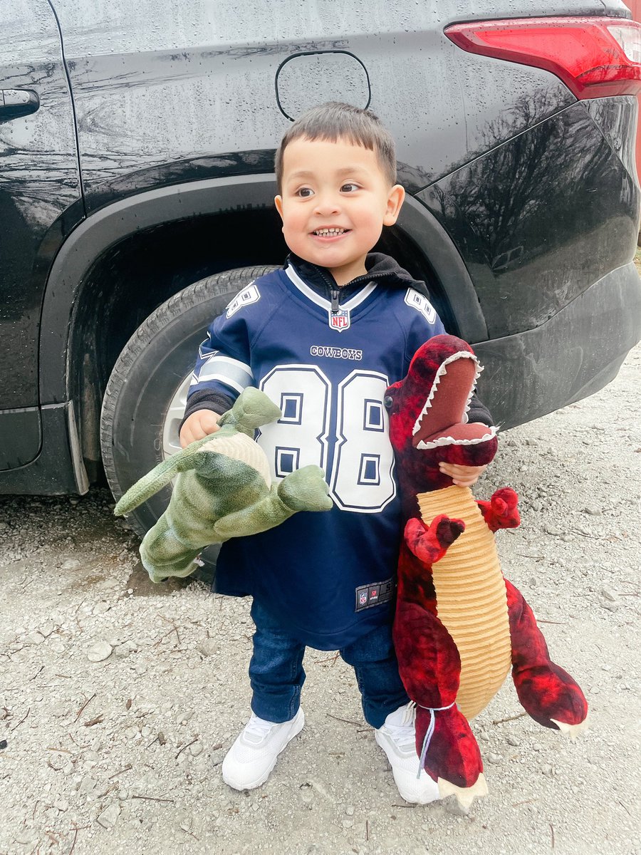 BrittaniMichell's tweet photo. It’s cowboys game day 💙 @Sammmyy27 @_CeeDeeThree @dallascowboys https://t.co/BKBJcppvq8