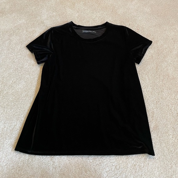 cheryl1270's tweet photo. So good I had to share! Check out all the items I'm loving on @Poshmarkapp #poshmark #fashion #style #shopmycloset #abercrombiefitch #madewell #bali: https://t.co/aTJBkLT2eZ https://t.co/D9j9dLlaij