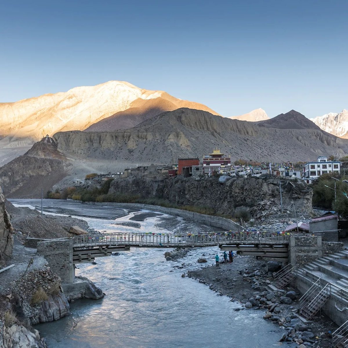 AimingL's tweet photo. We did it &amp; will do it again 👉 Mustang Trekking🎯 😀
#Mustang (Last Forbidden Kingdom) trek is all about exploring the hidden world of the ancient Buddhist Kingdom, a long, rich, and complex history of Mustang.
#mustangtrek #uppermustangtrek #Nepal #tibetainplateau https://t.co/6LHEnW6DCt