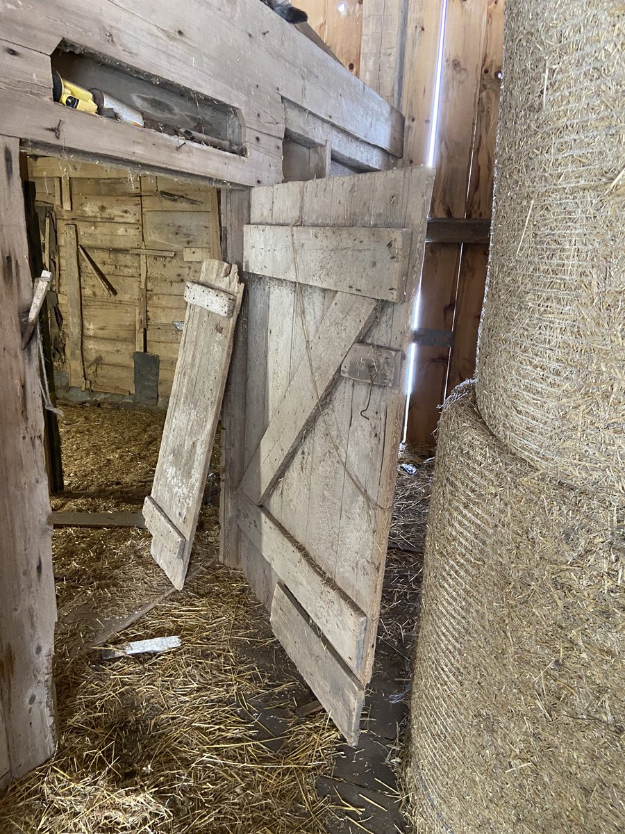 Shawzy_166's tweet photo. Old bank barn wood for sale along with old wood beams and doors inquire for pricing 519 994 4711 retweets appreciated some really nice dry wood https://t.co/zd6KBoasNJ
