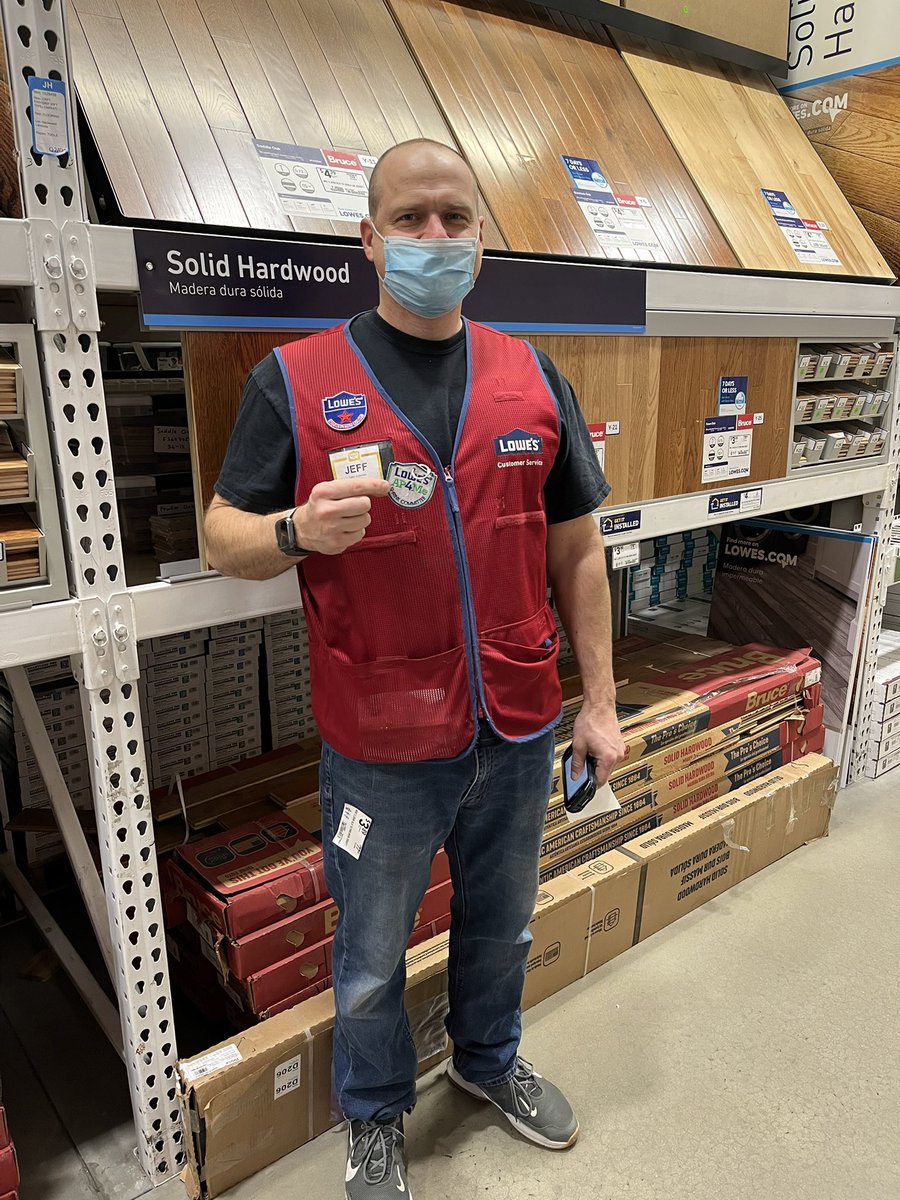 jpompilio's tweet photo. Our flooring CSA earned his #Ap4Me badge today! Thank you for always being #LowesSAFE! @TimAtLowes @AndrewsP26 @JaneenV_HRBP @TweetUsR30 @SafetyJones #1608 https://t.co/80aDrHjk28