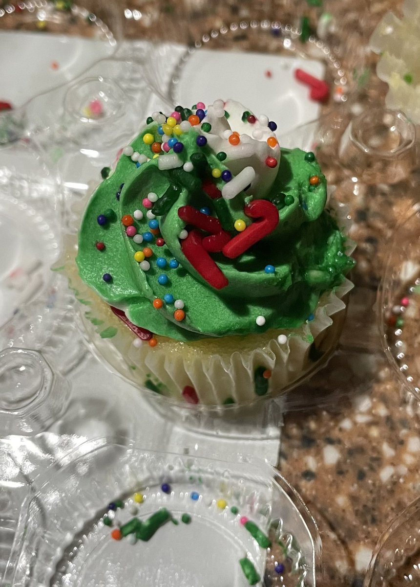 heidiemvee's tweet photo. not sure why these are called “two-bite” because I am definitely shoving the entire thing in my mouth at once 😂 https://t.co/pYYshfS25h