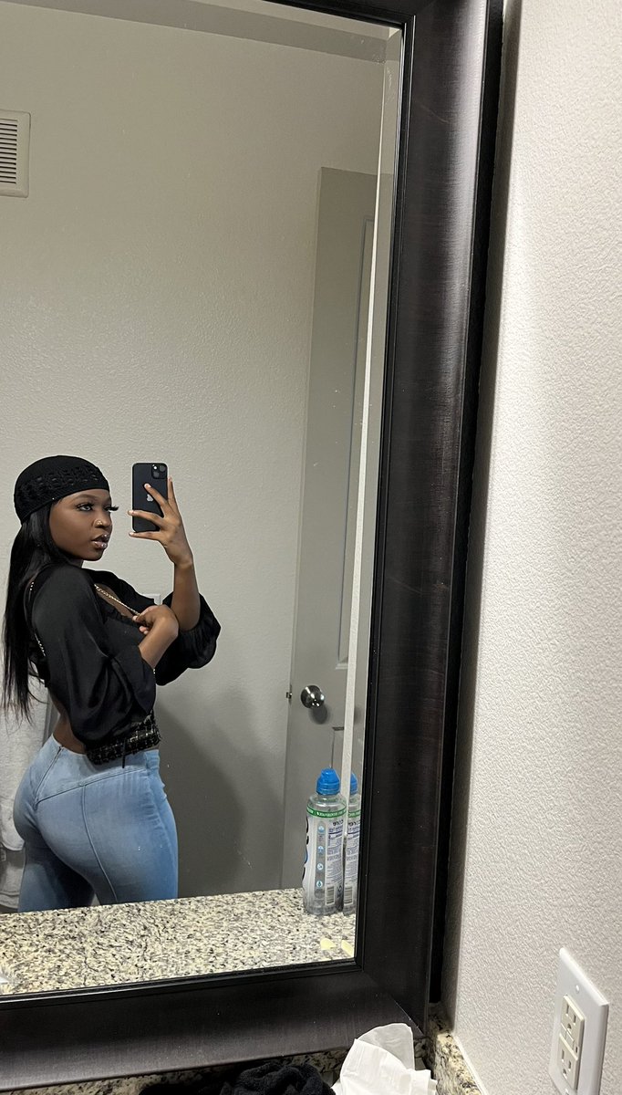 mindlessoutcas's tweet photo. Made sure I brought my ass to Houston ✨ https://t.co/gMHCyV7KHL