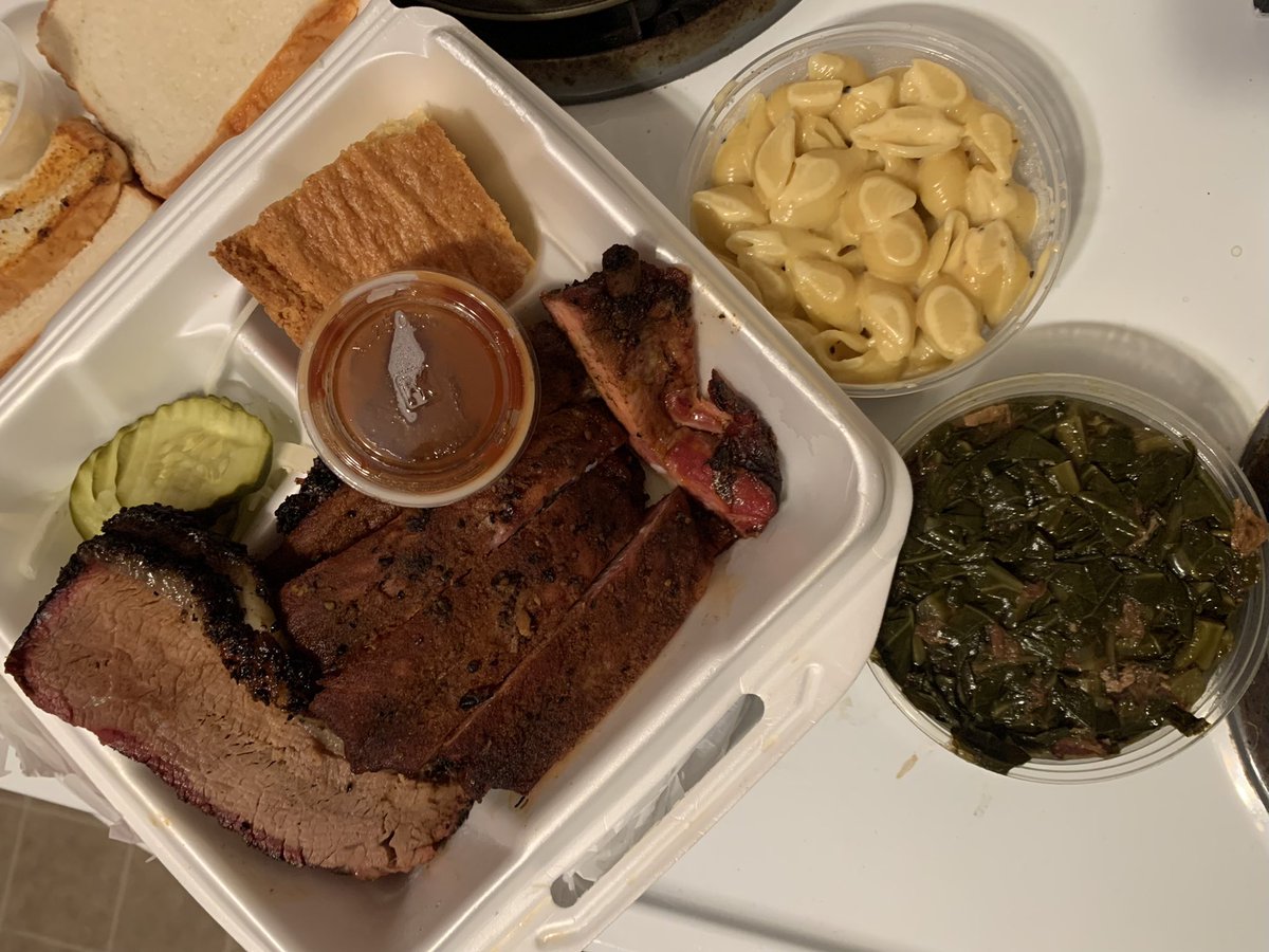 T_Flow79's tweet photo. Made a spontaneous decision on the way home and ordered #RustyCan takeout. So happy right now. Always listen to your #Munchies kids! https://t.co/rCfRKwz3VT