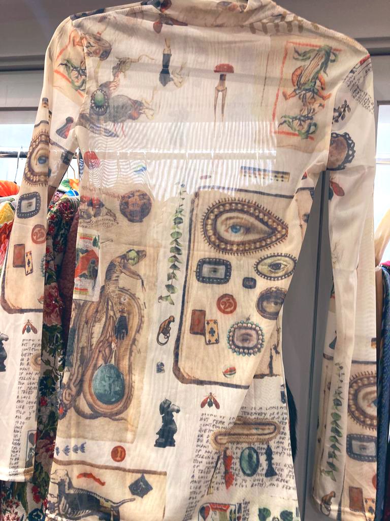 RetroCambridge's tweet photo. Check out this T-shirt. I think Alice has fallen down the rabbit hole…. 🐰♠️♥️♟👁 @FantasiaRoseCre 

#popup #boutique #FantasiaRoseCrescent #RoseCrescent #RoseQuarter #Cambridge #shopsmall #supportlocal https://t.co/e0YWBSlJJd