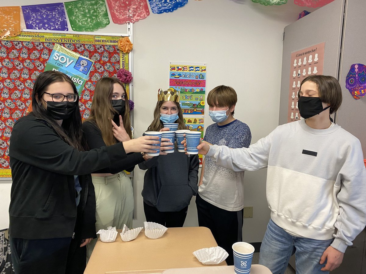 Holley_MS_HS's tweet photo. Spanish Club celebrated Three Kings day, which is celebrated in Spanish-speaking countries all over the world.  Students enjoyed hot chocolate and cookies.  They also got to experience being a king, by decorating a crown.  We surprised them by putting candies in their shoes. https://t.co/DQTvggL3m6