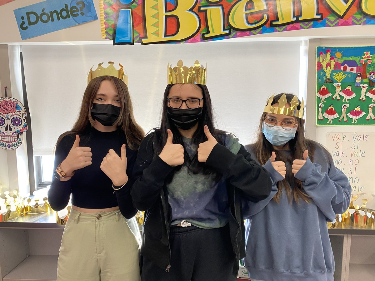 Holley_MS_HS's tweet photo. Spanish Club celebrated Three Kings day, which is celebrated in Spanish-speaking countries all over the world.  Students enjoyed hot chocolate and cookies.  They also got to experience being a king, by decorating a crown.  We surprised them by putting candies in their shoes. https://t.co/DQTvggL3m6