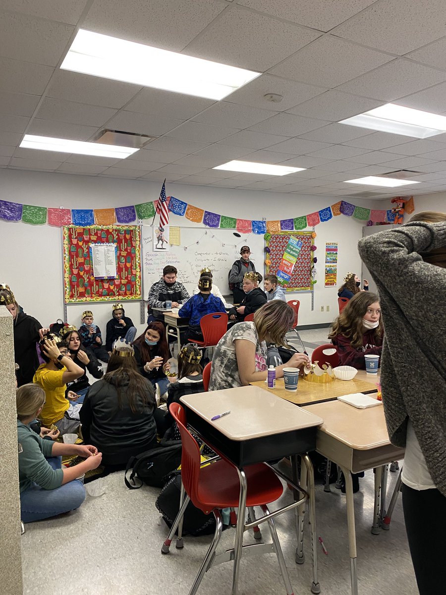 Holley_MS_HS's tweet photo. Spanish Club celebrated Three Kings day, which is celebrated in Spanish-speaking countries all over the world.  Students enjoyed hot chocolate and cookies.  They also got to experience being a king, by decorating a crown.  We surprised them by putting candies in their shoes. https://t.co/DQTvggL3m6