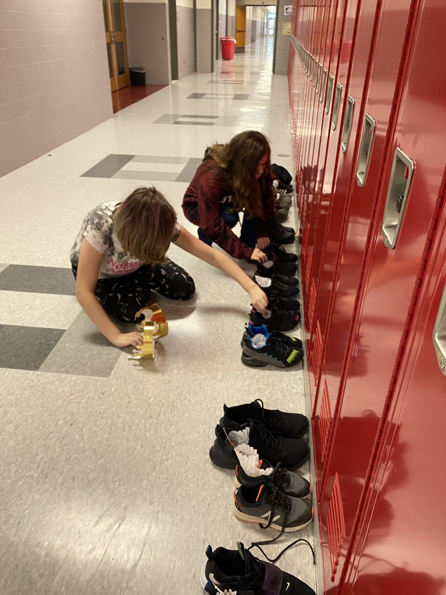 Holley_MS_HS's tweet photo. Spanish Club celebrated Three Kings day, which is celebrated in Spanish-speaking countries all over the world.  Students enjoyed hot chocolate and cookies.  They also got to experience being a king, by decorating a crown.  We surprised them by putting candies in their shoes. https://t.co/DQTvggL3m6