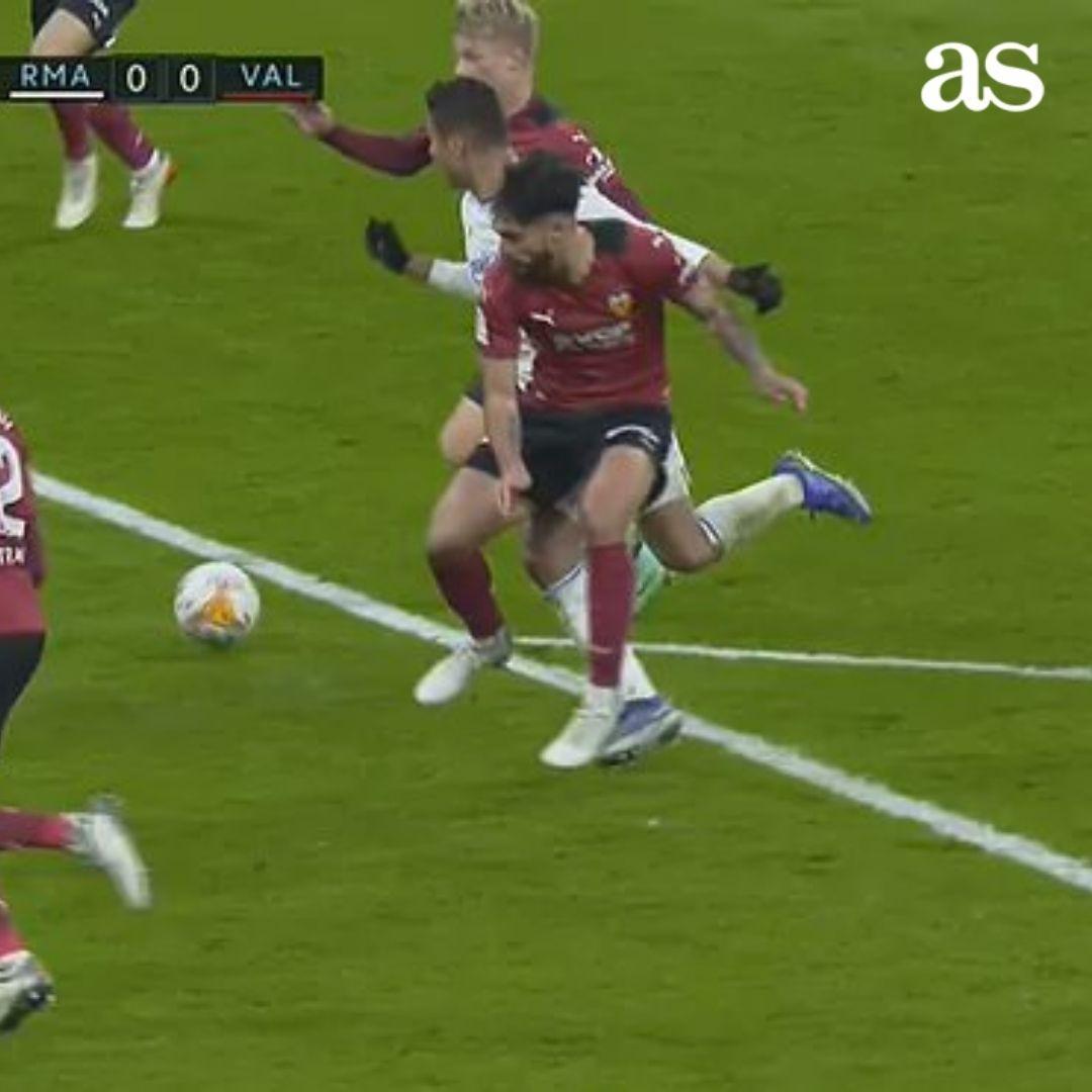 diarioas's tweet photo. 🤔 ¿A ti te pareció penalti? https://t.co/OA7gCxw4Lw