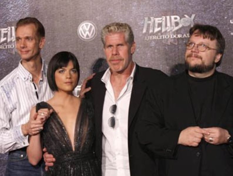 supermansteel34's tweet photo. El mundo necesita #Hellboy3 Dir. @RealGDT con @SelmaBlair @perlmutations @actordougjones,
creador @artofmmignola.
Please #SaveHellboy3 😷🙏 https://t.co/rl2kECqxpn