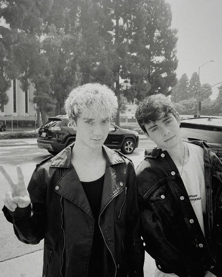 GillespieSeavey's tweet photo. Hola, soy Cony (ella/she). Soy de Chile, tengo 17 años, staneo a los chicos desde hace como 6 meses, estoy integrada en el fandom creo ahre. Mi lane es Daniel y cheat lane Corbyn. Be myself, 8 letters mis canciones♡siganme si quieren y denme rt #integracionwdwer #DontWakeMeUpSP https://t.co/64jwq670Fy