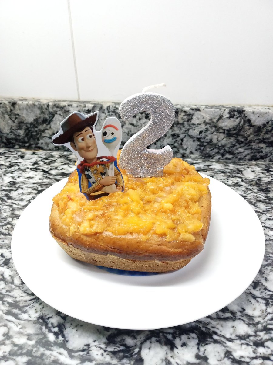 Magali10's tweet photo. @Silnari @TregarOk Con mi hijo pasamos su cumple los dos solos, aislados por covid, y salió mini tortita para dos. https://t.co/NYkp3yGPqA