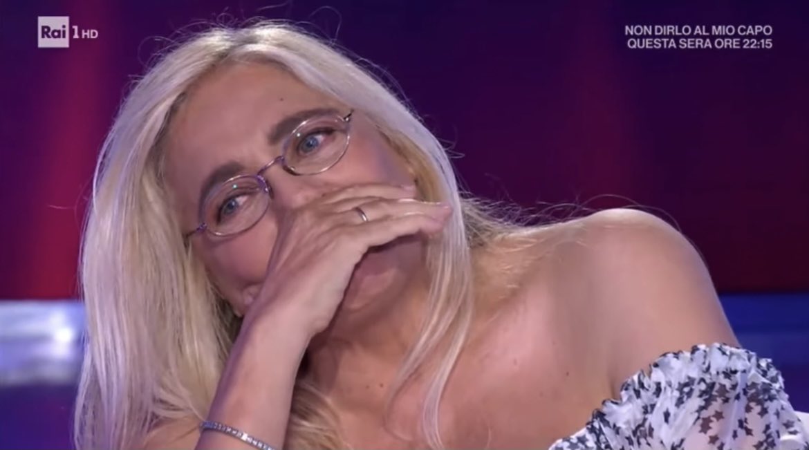 P3RFECTXN0W's tweet photo. il cornificatore diventa cornuto  #CePostaPerTe https://t.co/UPJFPZwBLp