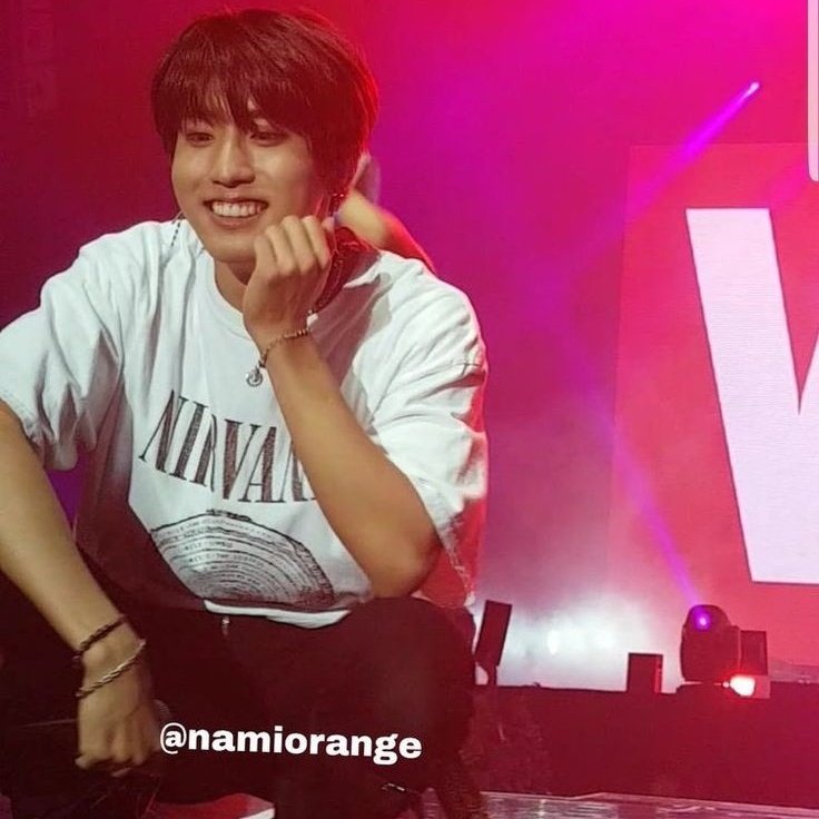binst0rm's tweet photo. Han jisung e sua cintura de milhões ; a thread https://t.co/SlnTvBZxfJ