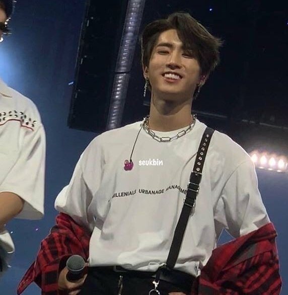 binst0rm's tweet photo. Han jisung e sua cintura de milhões ; a thread https://t.co/SlnTvBZxfJ
