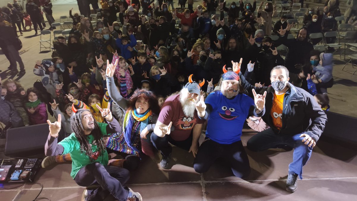 rockperxics's tweet photo. Increïble! 🤩
Ho hem tornat a fer, gràcies a tots vosaltres, avui a Sant Julià de Ramis, una altra fantástica jornada de Rock and Roll en família. Hem gaudit, ens hem divertit i ens ho hem passat molt bé. Sou Genials! 🌈🤘🚀

GRACIES GRACIES GRACIES!
@sjramis https://t.co/p3MyBzi8Mb