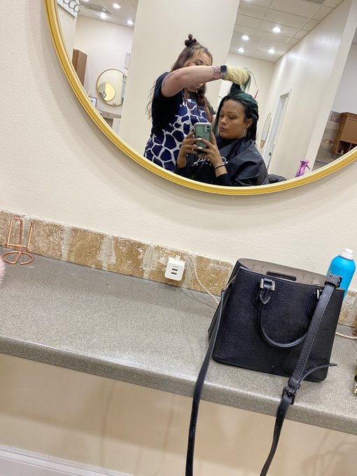who&rsquo;s paying for my hair color?! be a good boy and listen when mommy says send.   $daddypiperxo  findom