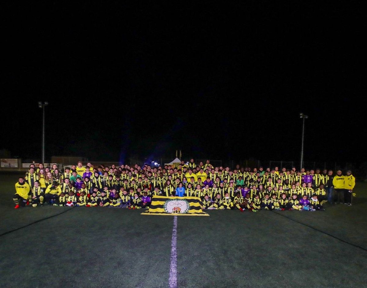 cemoia1922's tweet photo. PRESENTACIÓ DELS EQUIPS DEL CENTENARI
1️⃣0️⃣0️⃣💛🖤
Resum fotogràfic de la presentació dels equips i de la samarreta del Centenari.
Orgullosos de ser la primera entitat centenària de Moià! 
Gràcies a tots per la vostra assistència!
#centenari #cemoià #futbol #futbase #moià #moianès https://t.co/HN8CY2429S