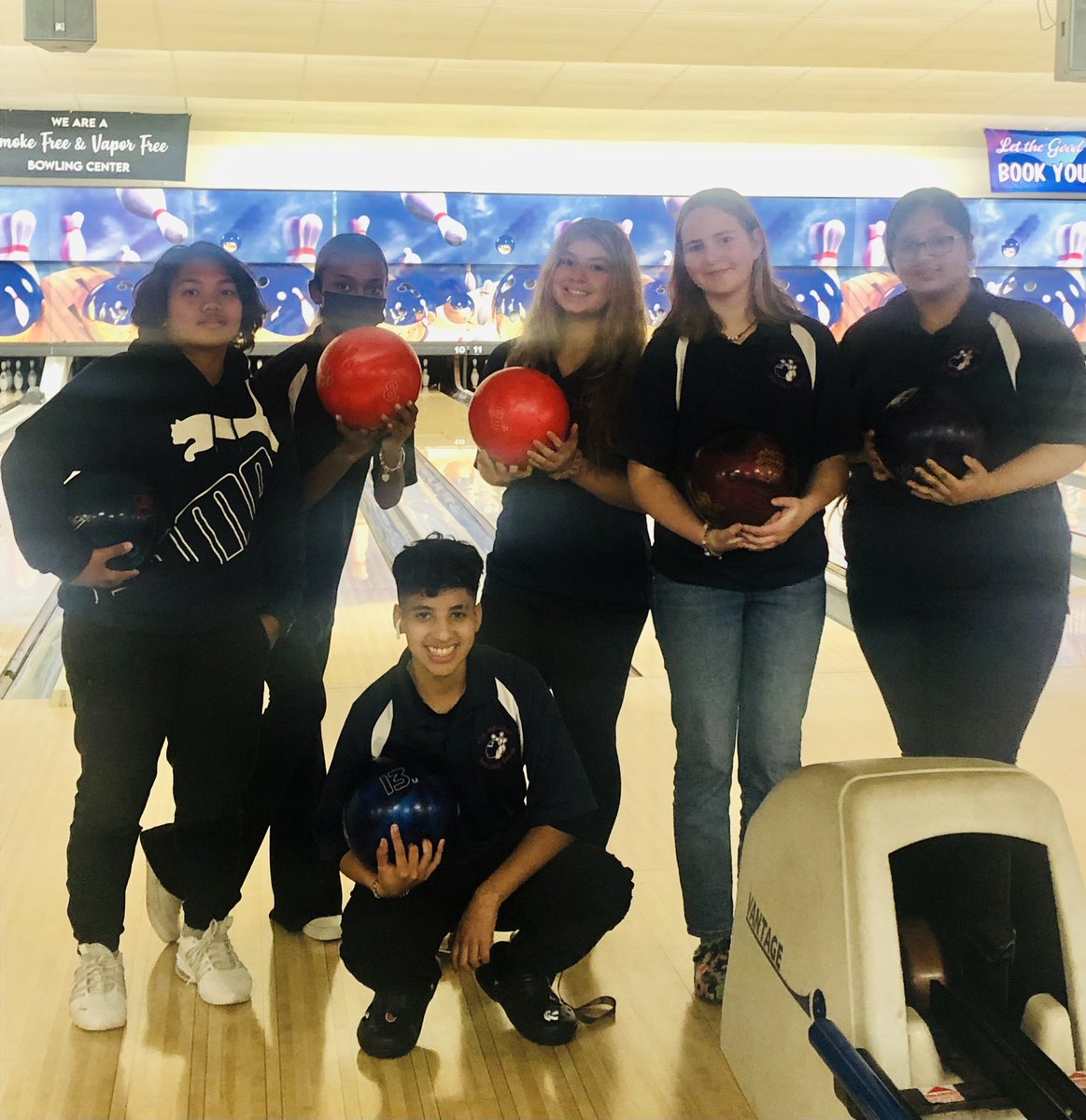 CSHSBowling's tweet image. Girls Varsity landed another sweet victory win over CyRanch scoring 7 to 6! Boys varsity showed great sportsmanship and teamwork! Awesome job bowlers! 🎳 #alldayeveryday @CySpringsHS @ARTeducator7