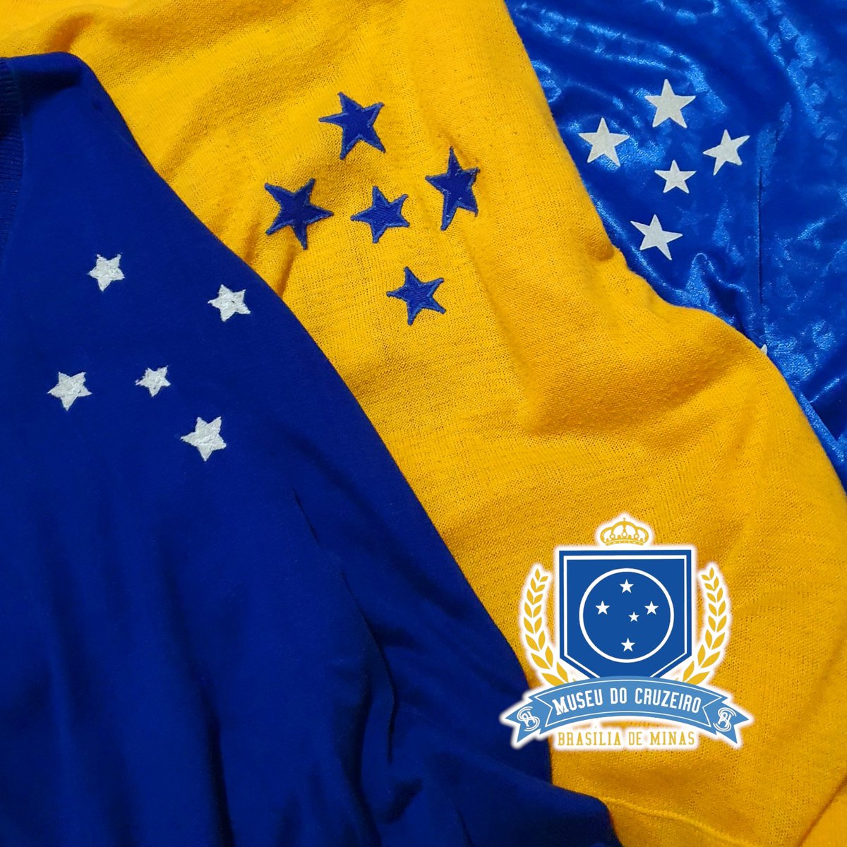 MUSEUDOCRUZEIR0's tweet photo. As 5 Estrelas que carrego no peito!

1 - 1976
2 - 1968
3 - 1992

#Cruzeiro #ClassicFootbalShirts
#CamisasDeFutebol #Coleção
#MuseuDoCruzeiro #Mineirão https://t.co/i8xqUJm2vZ