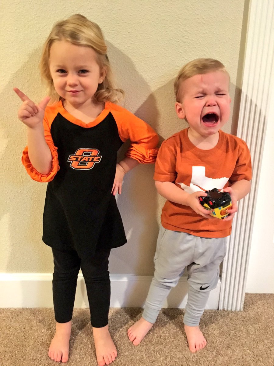 YBatoba's tweet photo. Ah yes, here it is. This picture is important today. #GoPokes! https://t.co/Y05gfV0Qz1