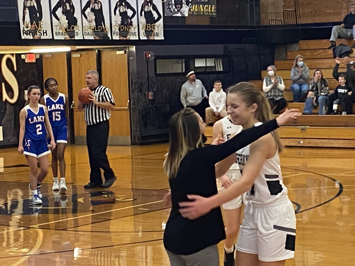 PerryAthletics's tweet photo. First pic is Sr. @MRandulic23 1,000th pt. as a Panther in defeating Lake 62-48. She joins Karlee(‘17) &amp; Rylee(‘19) Pireu as the 3rd Player in Girls’ history to reach the milestone!  Congrats Meredith! #pantherbest @ThePHSnews @PERRYHS_ @FederalLeagueOH #flcscores @jweirREP https://t.co/2kdmEwkQbo