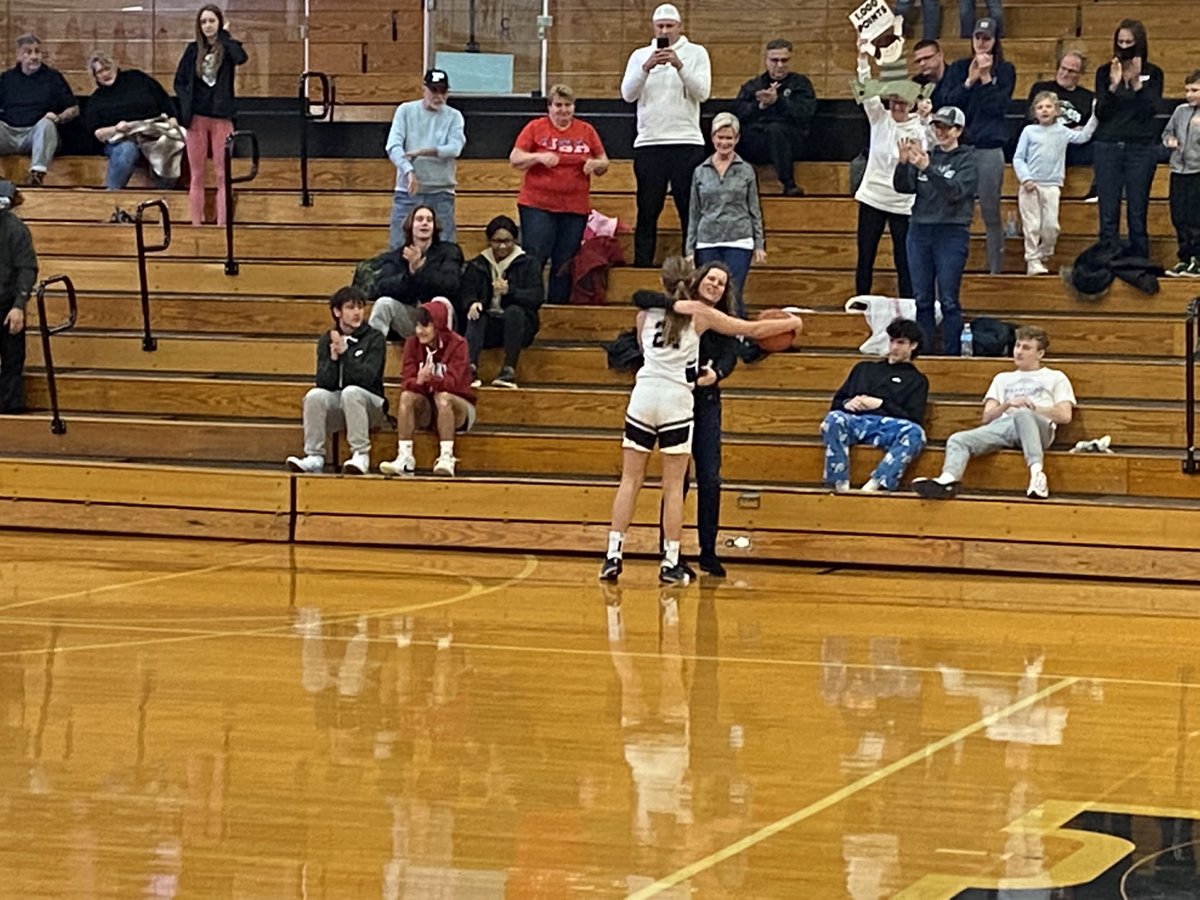 PerryAthletics's tweet photo. First pic is Sr. @MRandulic23 1,000th pt. as a Panther in defeating Lake 62-48. She joins Karlee(‘17) &amp; Rylee(‘19) Pireu as the 3rd Player in Girls’ history to reach the milestone!  Congrats Meredith! #pantherbest @ThePHSnews @PERRYHS_ @FederalLeagueOH #flcscores @jweirREP https://t.co/2kdmEwkQbo