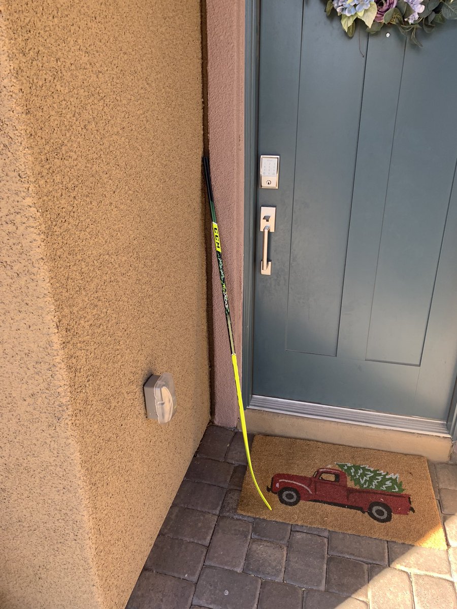 Sergio_LasVegas's tweet photo. #sticksoutforTeddy sending our love from #Vegas #VegasBorn #Hockey https://t.co/aVdVRDEnkX