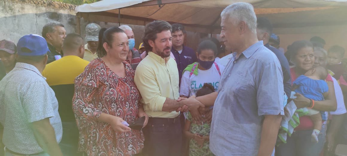 claudioefermin's tweet photo. En Libertad, con nuestro hermano @elgochoceballos, calentando motores con los testigos que cuidarán mañana el voto del pueblo de #Barinas. 

¡Con alegría y optimismo, se siente la esperanza del cambio para bien!

#ConClaudioGanamosTodos #Vota https://t.co/L2NqV9XjGy
