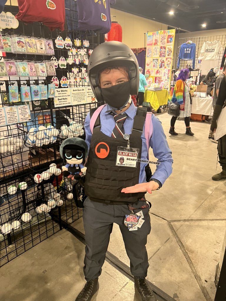 Xarbodnn's tweet photo. Benry stopped and asked me for my passport at #MAGFest2022 @king_of_teeth @wayneradiotv https://t.co/1I0TPqEKVp
