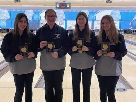 vjaGirlsBowling's tweet photo. Program Champions of the Oak Forest Invite! Modified to 4 games 12 V teams 9 JV teams 
@vjabolts
@AndrewHS_d230

V 3727
2nd Wiedmyer 
3rd Morrill 
5th Graves 
9th Battles 

JV 3351
2nd Rymsza 
3rd Mihalovich 
5th Murray
7th Schifferl 

Great work today 👏 👍 https://t.co/oIfhSBlnau