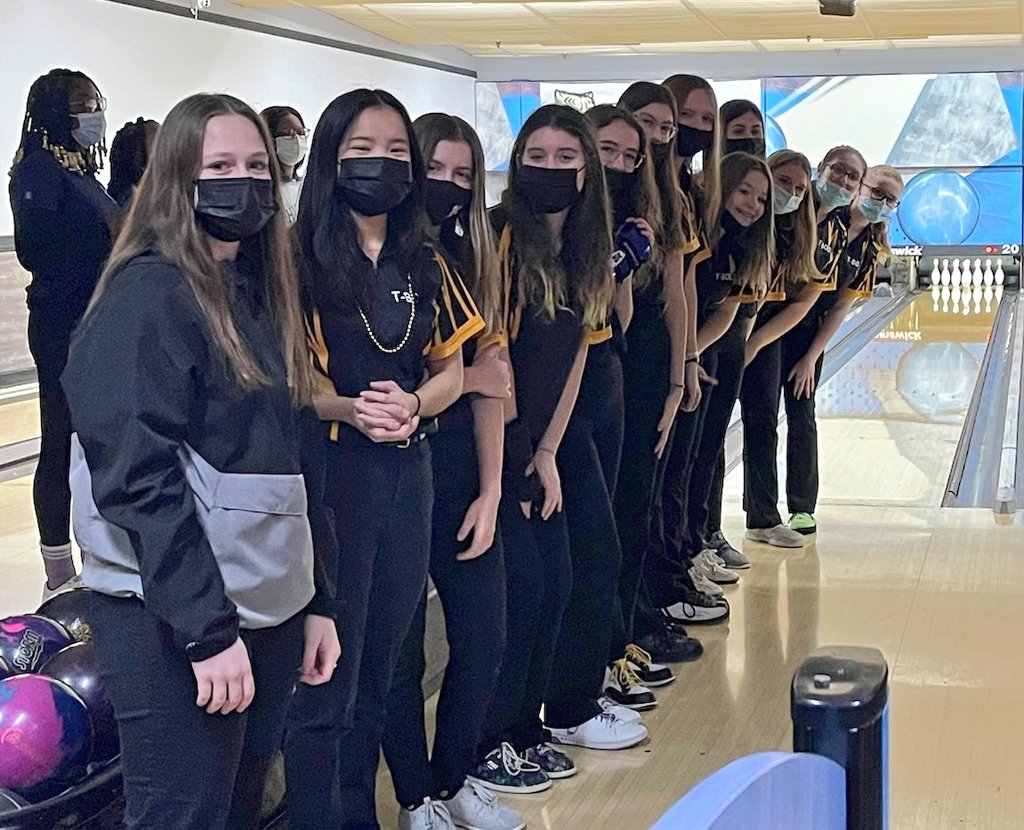 Andrew Girls Bowling (@vjagirlsbowling) on Twitter photo Program Champions of the Oak Forest Invite! Modified to 4 games 12 V teams 9 JV teams
<a href="/vjabolts/">Andrew Athletics</a>
<a href="/AndrewHS_d230/">Victor J. Andrew High School</a>
V 3727
2nd Wiedmyer
3rd Morrill
5th Graves
9th Battles
JV 3351
2nd Rymsza
3rd Mihalovich
5th Murray
7th Schifferl
Great work today 👏 👍 Program Champions of the Oak Forest Invite! Modified to 4 games 12 V teams 9 JV teams
<a href="/vjabolts/">Andrew Athletics</a>
<a href="/AndrewHS_d230/">Victor J. Andrew High School</a>
V 3727
2nd Wiedmyer
3rd Morrill
5th Graves
9th Battles
JV 3351
2nd Rymsza
3rd Mihalovich
5th Murray
7th Schifferl
Great work today 👏 👍