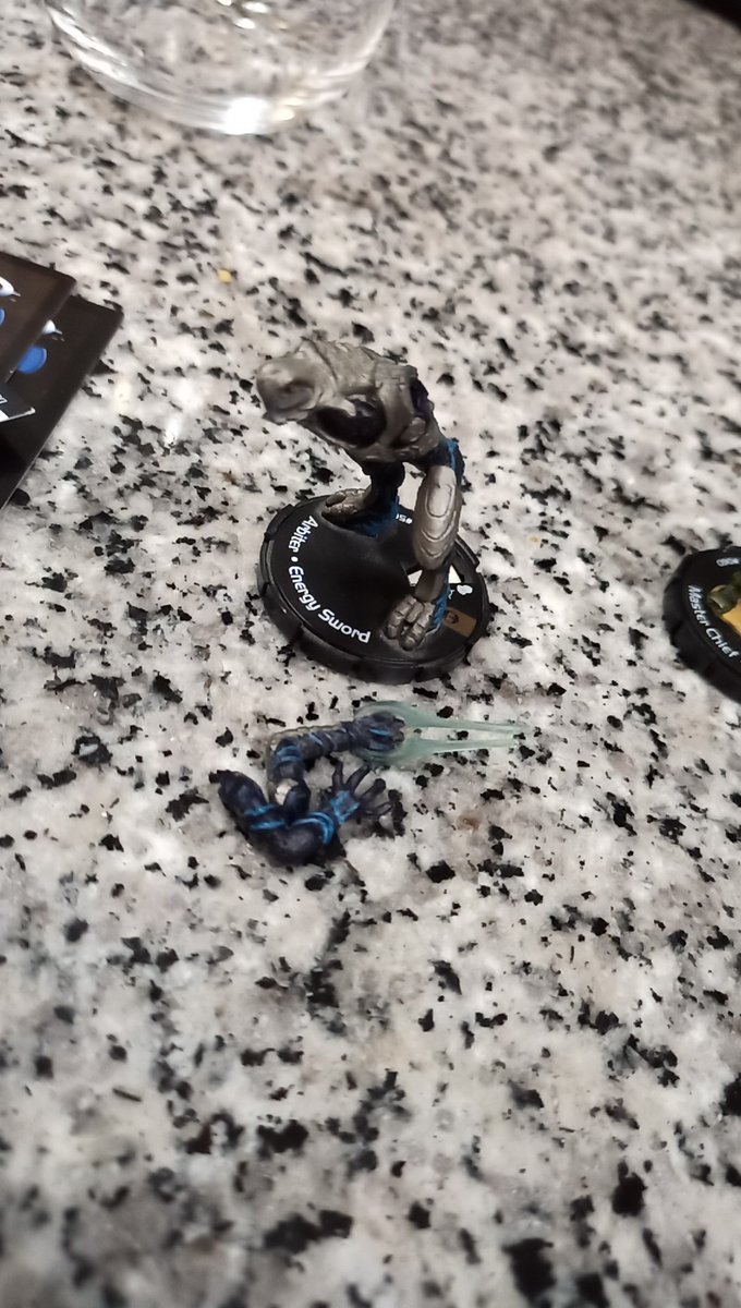gunstling952's tweet photo. Poor Arbiter lost his arms. Gonna fix you up real good bud.

#MiniRepair #sangheili #Spartans 

@NKGames Thank you for the awesome prices and recent Halo ActionClix restock! https://t.co/f1GiqvQ2PE