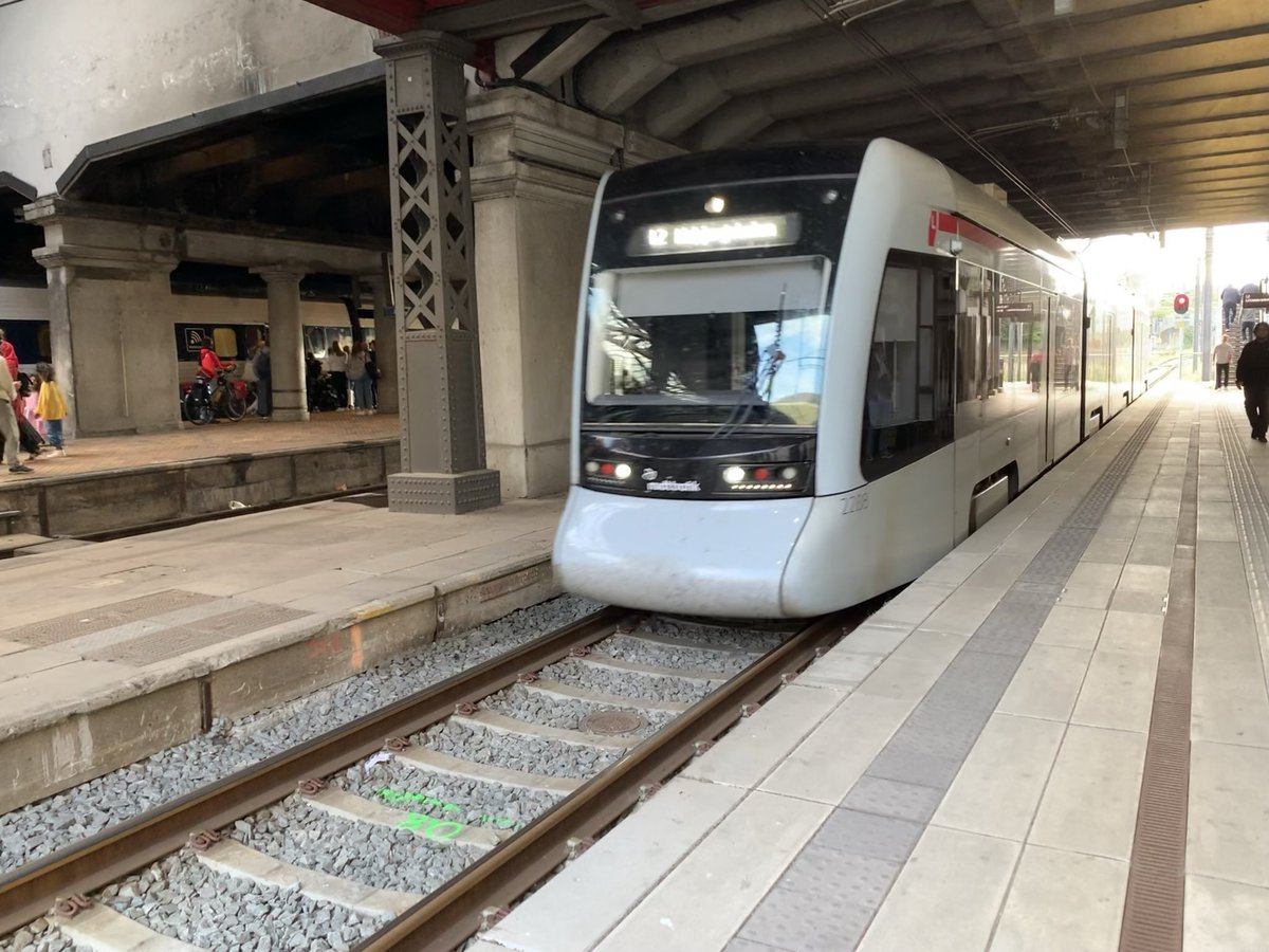 SiteSpotting's tweet photo. 🚋 Name: #stadlerrail #tango 

🏳️ Country of service: #denmark 🇩🇰

🌆City of service: #aarhus 

https://t.co/oKGKjMSVU8

#publictransport #tram #electrotransport #city #spottingsite #instatram #tram_pictures #električka #tramvaje #електричка #letbane #letbanen #spårvagn #трамвай https://t.co/FLP7Cxvj2D