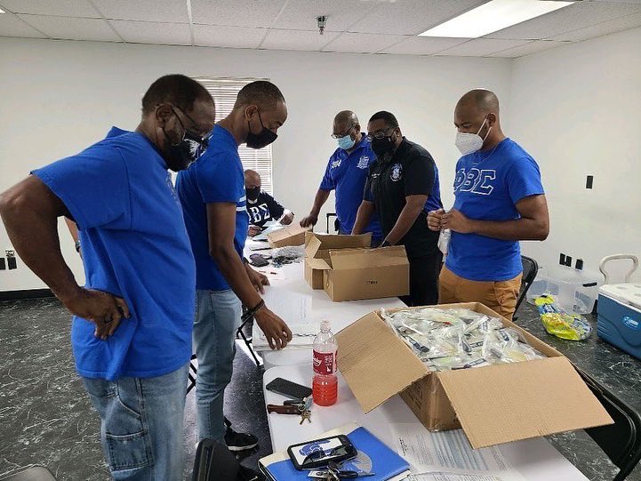 WPBSigmas's tweet photo. Making essential bag items for teen parents in need. #Sigma108 #GOMAB #pbs1914 https://t.co/iY63aLu2Zd
