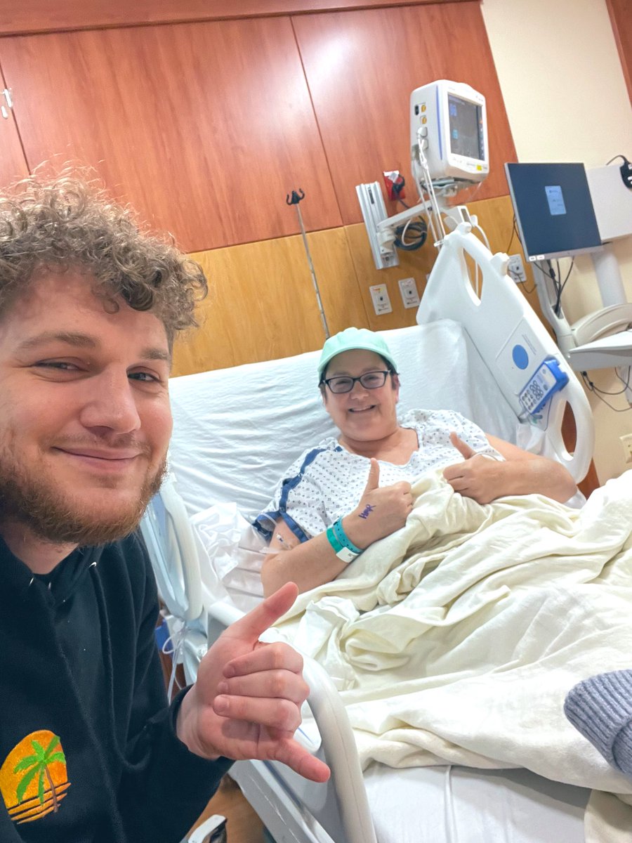 hitchariide's tweet photo. It’s been a pretty insane week. 

3 days ago my momma went to the emergency room and they found a large cancerous tumor in her kidney. yesterday she had surgery where they took the kidney out where they believe it was all contained. In recovery now but she’s a trooper.

💚💚💚💚 https://t.co/uRwLpyG4sg
