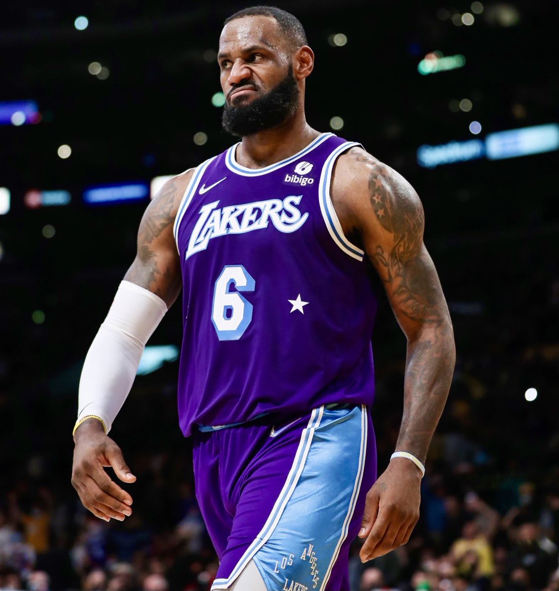 HilltopNBA's tweet photo. LeBron James moved into the top 10 all-time in steals last night.

He’s now officially top 10 in points (3rd), assists (8th), and steals (10th).

No other player in history is even top 30 in all of those categories. 👑 https://t.co/xl6AHjK0Vs