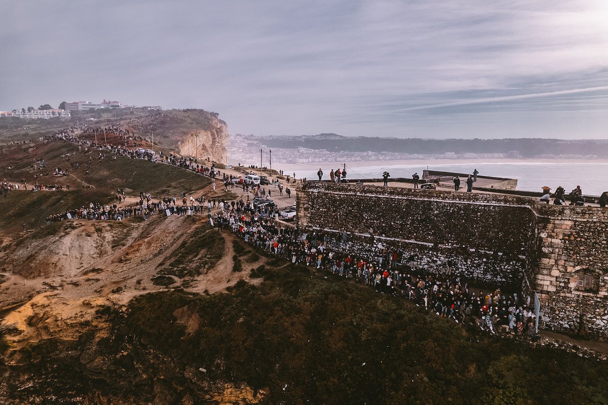 surfline's tweet photo. Goodnight, Nazare. Thank You for Your Mercy. Check out more highlights from the #XXLNazare swell event on our site at: https://t.co/rTrR54N6mo
📷: Helio Antonio https://t.co/rRSEOCq3w3
