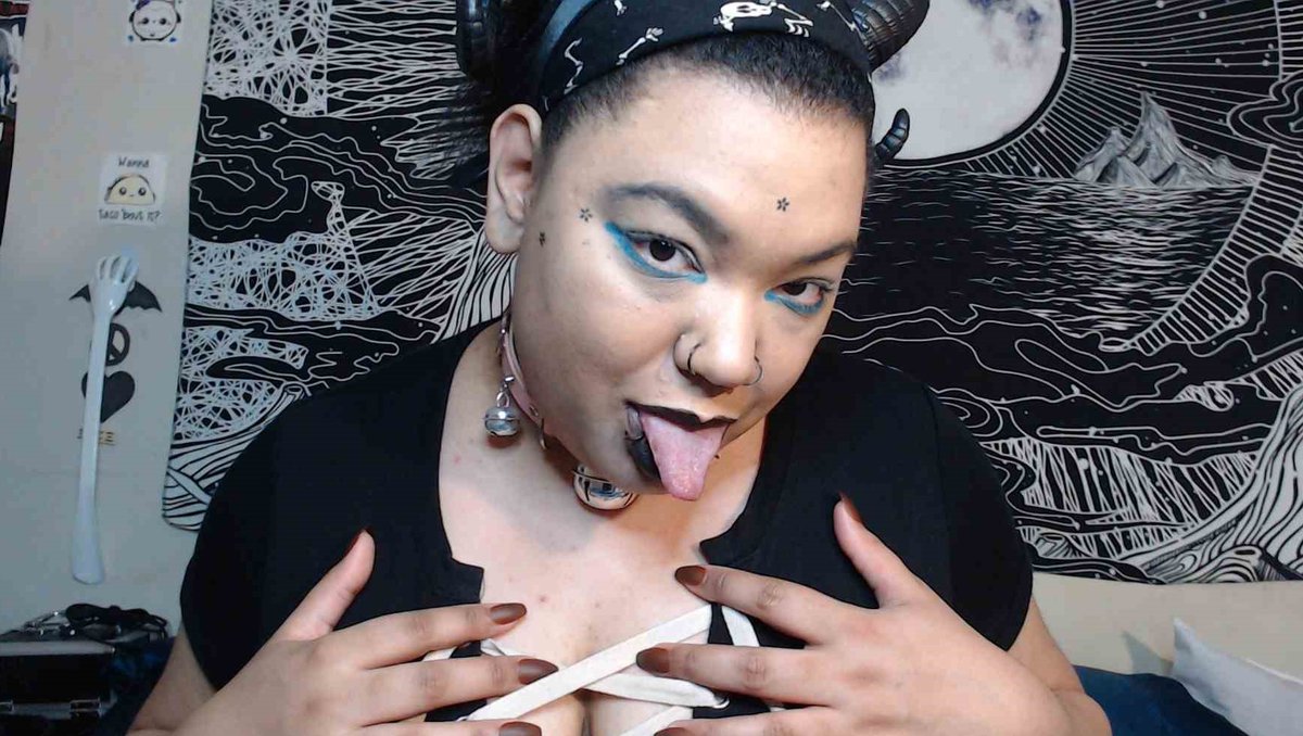 MistressOctavi2's tweet photo. Loot at my Eyes... Only Eyes... Only Face! XD #TikTok #gothic #alternativegirl #gamergirl #gamergirls #gamer #buynow https://t.co/lKFJkt2uRQ