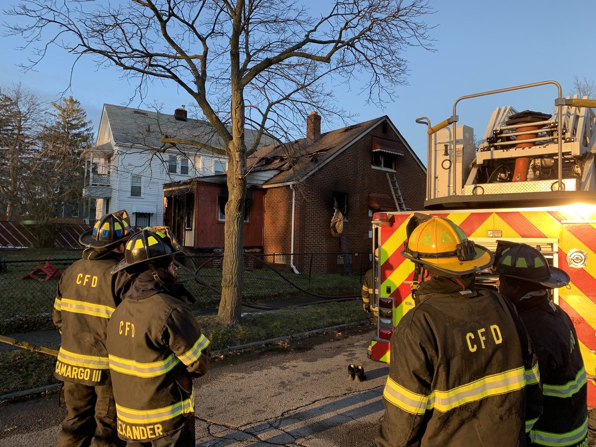 ClevelandFire's tweet photo. #CLEFIREONSCENE Occupied house fire with fatality at E.112 and Sandusky in 5th Battalion. One other resident transported by @ClevelandEMS to @metrohealthCLE  in stable condition. Cause under investigation. Fire under control. https://t.co/xgqiBK6hWr