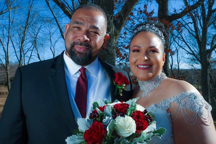 ZokaeiWorld's tweet photo. Congratulations to @ladailynews legend & current @BostonGlobe sportswriter @GwashburnGlobe on getting hitched. One of my favorite journalists since I was a kid in the #818s.
The scribe get his bride! https://t.co/hLPMjxkyfP