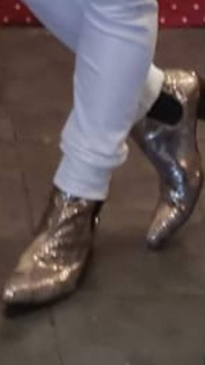 SAWestlifeFan's tweet photo. @LourdesSpiteri @MarkusFeehily Yes, and he's from the countryside in Sligo as well. And I'm thinking metal shoes, could it refer to these boots he wore in the #TwentyTour that looks like metal? 🤔 https://t.co/wV9qpxuY2h