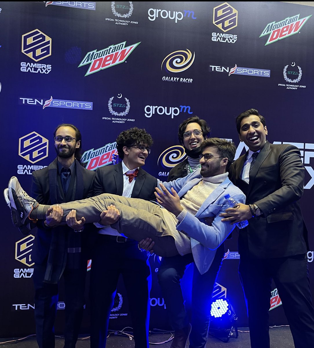 ggTeaTime's tweet photo. I heard someone saying I don't uplift @Infl1ctGG enough.

You can see me secretly trying to crush his spine with my knee so that he cant compete with me in the casting industry.

Classic TeaTime strats. https://t.co/zouuxwd4BP