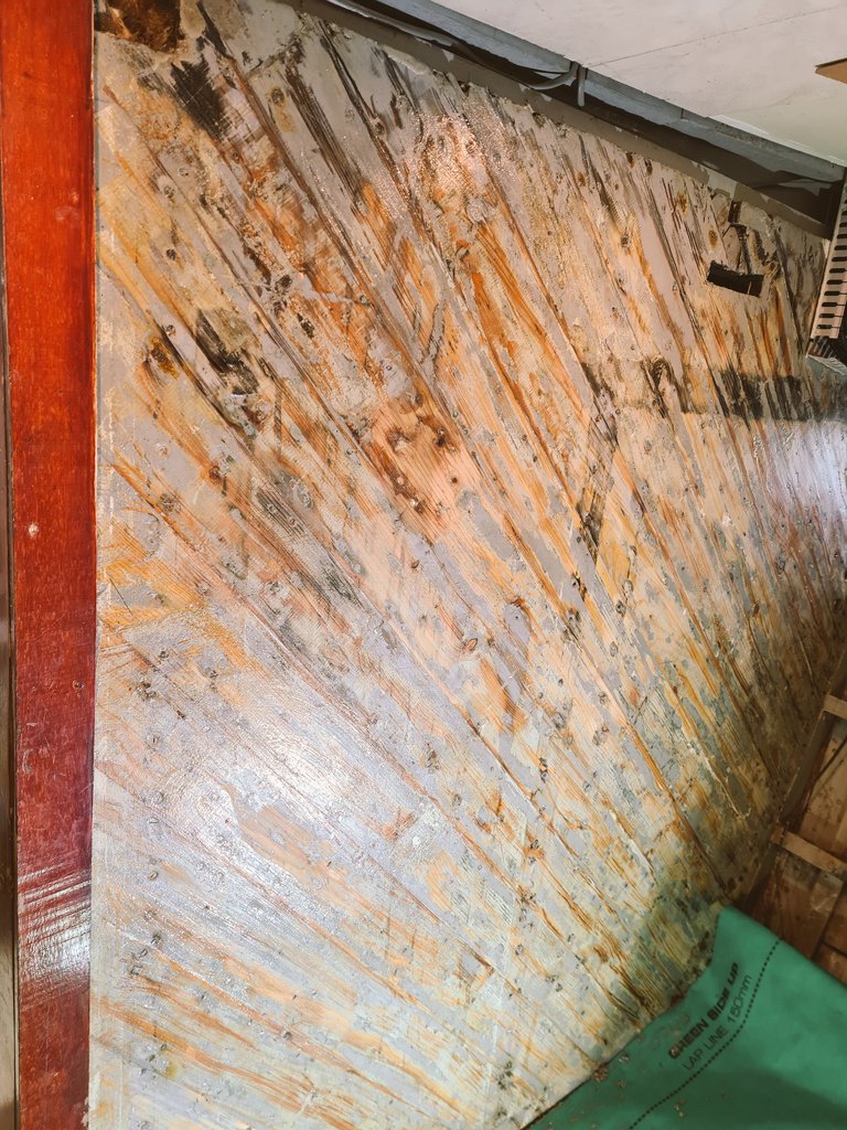 shiphappens1392's tweet image. How amazing is this original 1943 bulkhead! @BerthonGroup build strong boats! 78 years later and the wood is still in great condition! #berthon #HDML #wood #woodenboat #boatrestoration #bulkhead #WW2  #shiphappensuk  #nationalhistoricships @NatHistShips