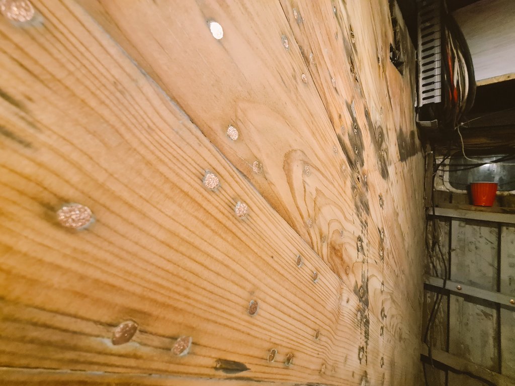 shiphappens1392's tweet image. How amazing is this original 1943 bulkhead! @BerthonGroup build strong boats! 78 years later and the wood is still in great condition! #berthon #HDML #wood #woodenboat #boatrestoration #bulkhead #WW2  #shiphappensuk  #nationalhistoricships @NatHistShips