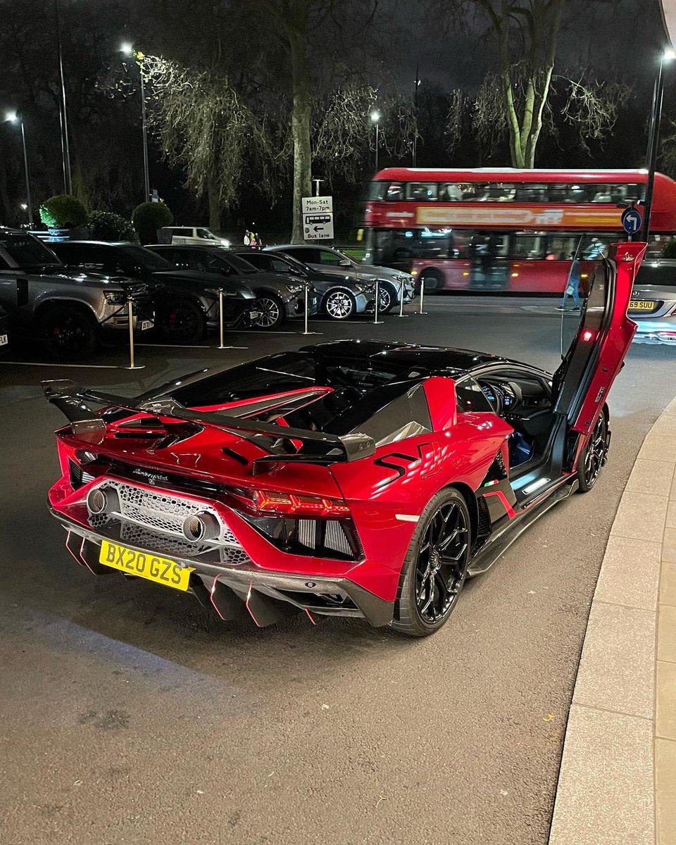 carpxrnpicx's tweet photo. Aventador SVJ https://t.co/st1HuLHqJL
