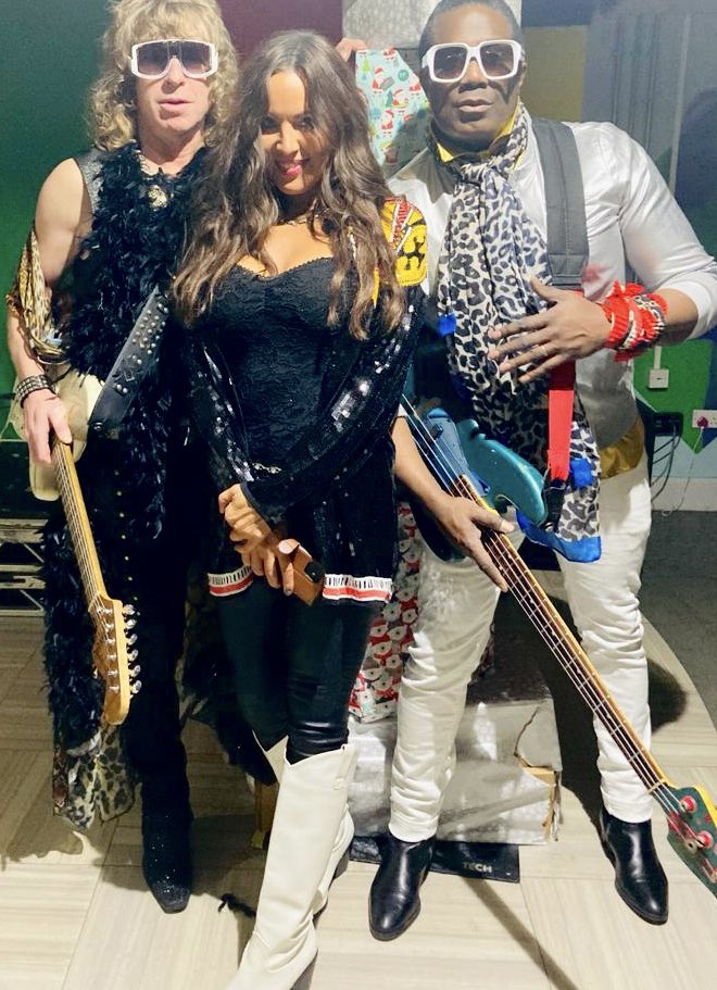 mimgrey's tweet photo. Get me the Funk out of here. #tbnh #thebrandnewheavies #music #mimgrey #funk @SimonBheavy @BrandNewHeavies https://t.co/mYUto61Mzc