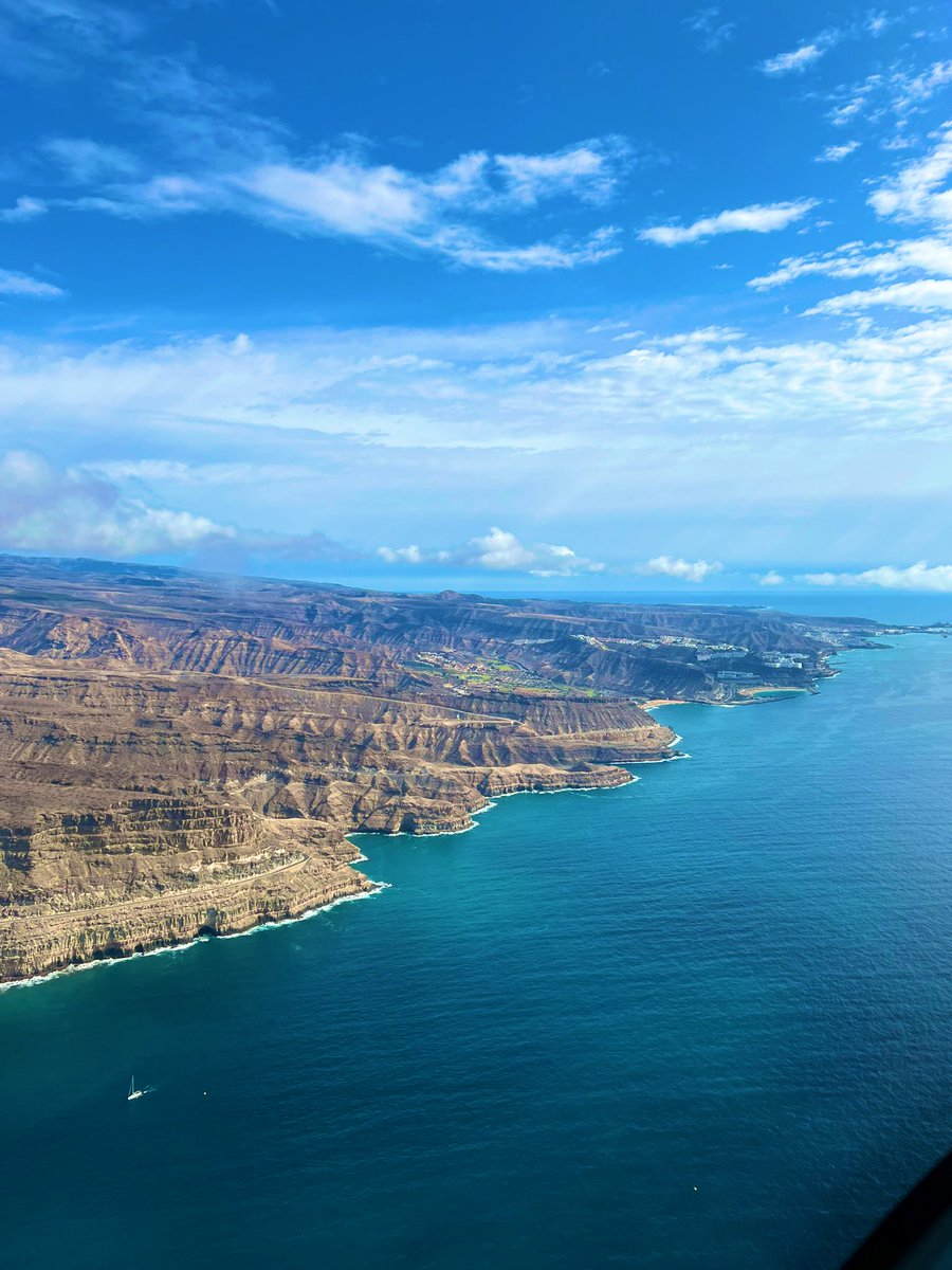 It’s always a good feeling once you have some land in sight when flying over the ocean… #grancanaria #avgeek #sky #aviation #canaries #canarias #canaryislands #spain #españa