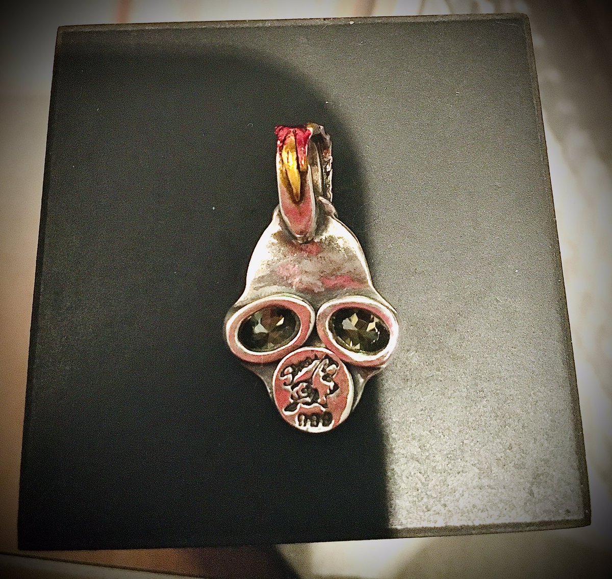 StudioShazi's tweet photo. So proud of this piece I made for one of my longest online friends @Penofwonder she’s a big Oddworld fan and I really enjoyed making it! #artclaysilver #oddworld #pendant #999finesilver https://t.co/QtSQq6MZ0z